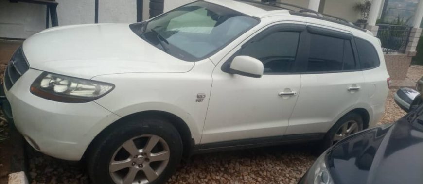 HYUNDAI SANTA FE AUTOMATIC FOR SALE AT RWF8,500,000