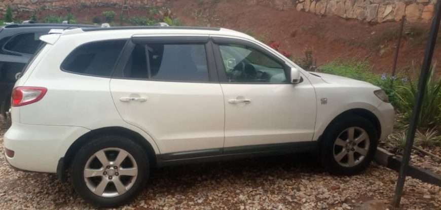 HYUNDAI SANTA FE AUTOMATIC FOR SALE AT RWF8,500,000