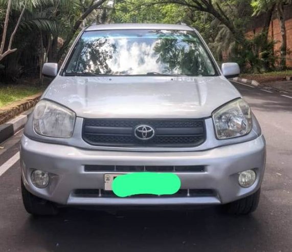 TOYOTA RAV4 AUTOMATIC 2004 ESSENCE FOR SALE AT RWF9,500,000