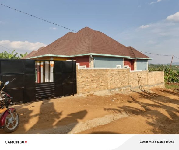 4 BEDROOMS HOUSE FOR SALE LOCATED AT MUYUMBU AT RWF35,000,000