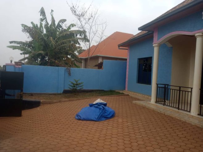 4 BEDROOMS HOUSE FOR SALE LOCATED AT MUYUMBU AT RWF51,000,000