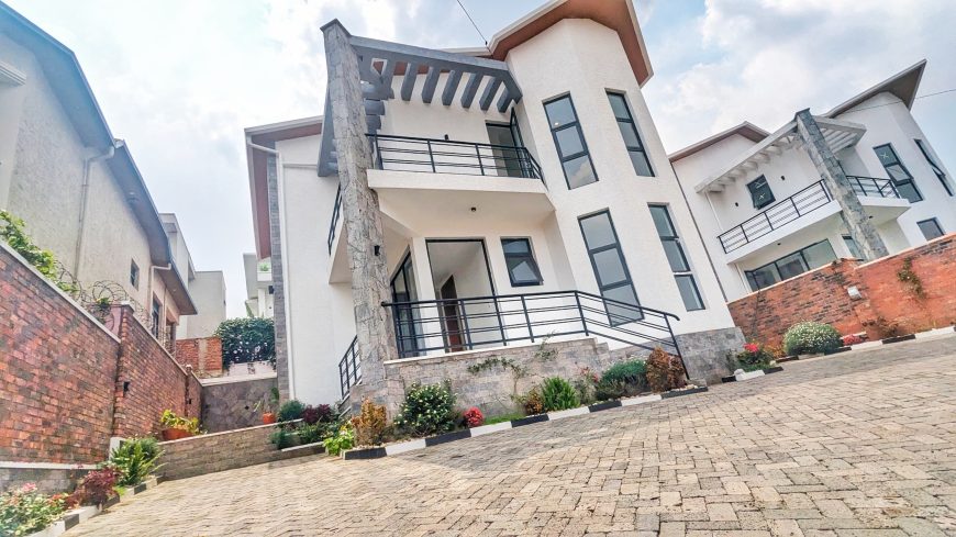 5 BEDROOMS HOUSE UNFURNISHED FOR SALE LOCATED AT KIBAGABAGA AT RWF360,000,000